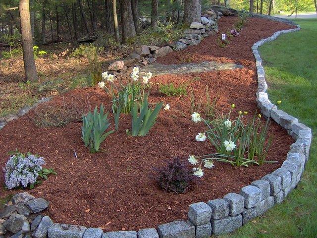 sideGardenMulch3.jpg